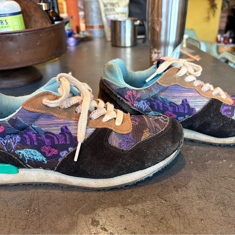 Inkkas Patterned Sneakers size 9 - Picture 3 of 5